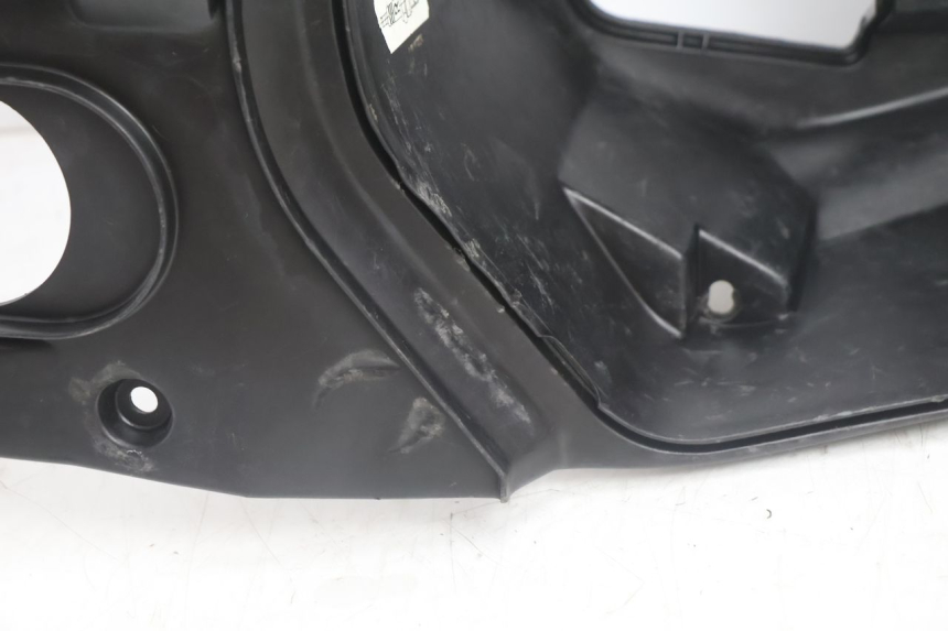 photo de UNDERSEAT STORAGE PEUGEOT VIVACITY 100 (1999 - 2008) - Zoom on usage condition