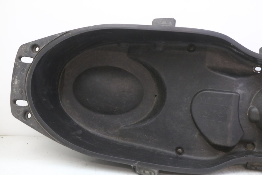 photo de SEAT STORAGE BOX YAMAHA XMAX X-MAX 125 (2006 - 2009) - Fixing points details