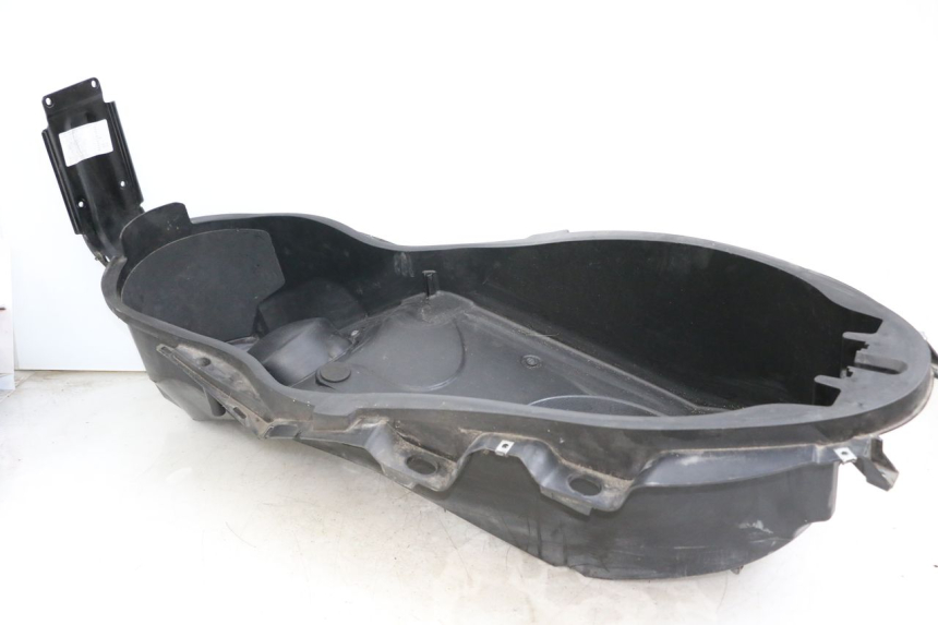 photo de SEAT STORAGE BOX YAMAHA X-MAX XMAX 125 (2010 - 2013) - Technical close-up