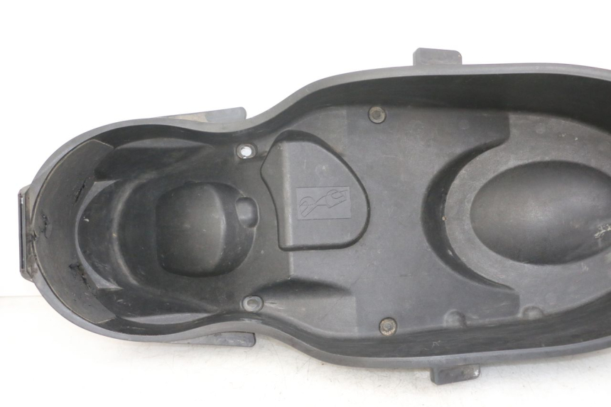 photo de SEAT STORAGE BOX YAMAHA XMAX X-MAX 125 (2006 - 2009) - Fixing points details