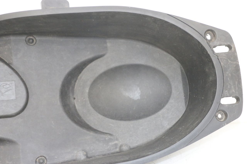 photo de SEAT STORAGE BOX YAMAHA XMAX X-MAX 125 (2006 - 2009) - Fixing points details