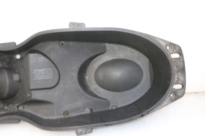 photo de SEAT STORAGE BOX YAMAHA X-MAX XMAX 250 (2006 - 2009) - Surface and material condition