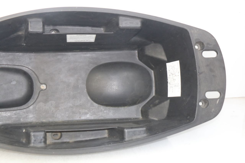 photo de SEAT STORAGE BOX TGB X-MOTION XMOTION 125 (2008 - 2014) - Zoom on usage condition