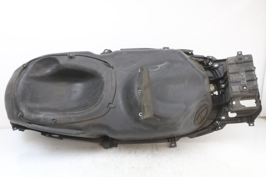 photo de SEAT STORAGE BOX PIAGGIO X10 125 (2012 - 2017) - Technical close-up