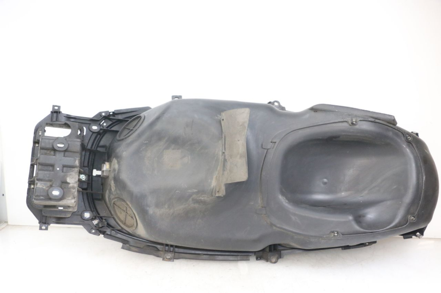 photo de SEAT STORAGE BOX PIAGGIO X10 125 (2012 - 2017) - Technical close-up