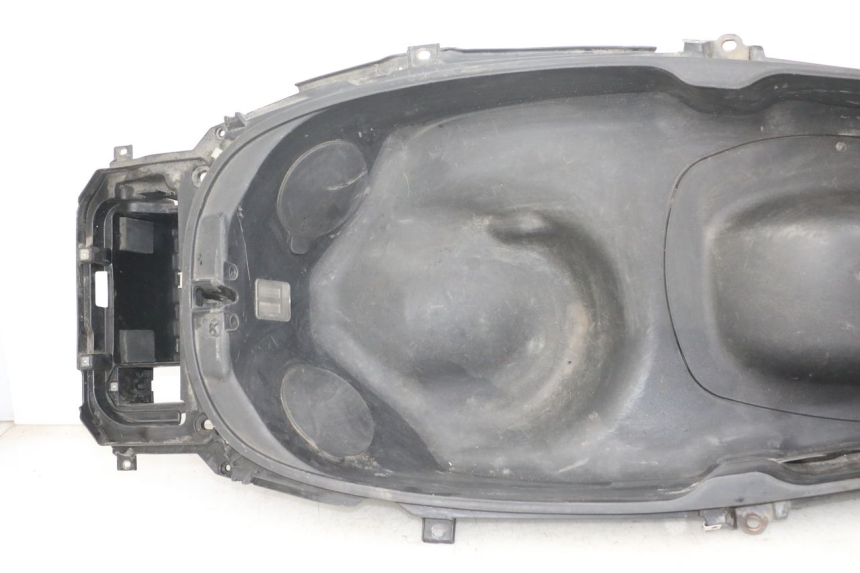 photo de SEAT STORAGE BOX PIAGGIO X10 125 (2012 - 2017) - Markings and original references