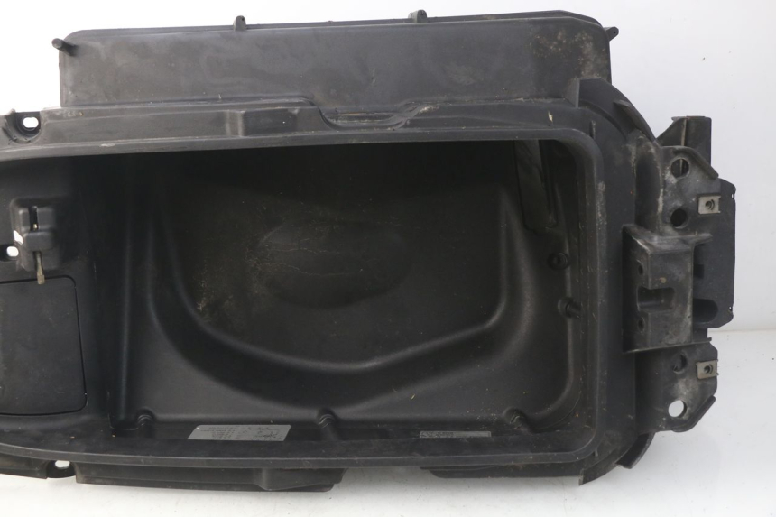 photo de UNDERSEAT STORAGE PIAGGIO X9 EVOLUTION 125 (2003 - 2007) - Component detail