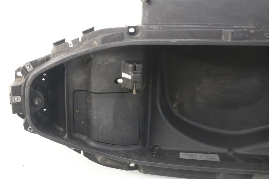 photo de UNDERSEAT STORAGE PIAGGIO X9 EVOLUTION 125 (2003 - 2007) - Zoom on usage condition