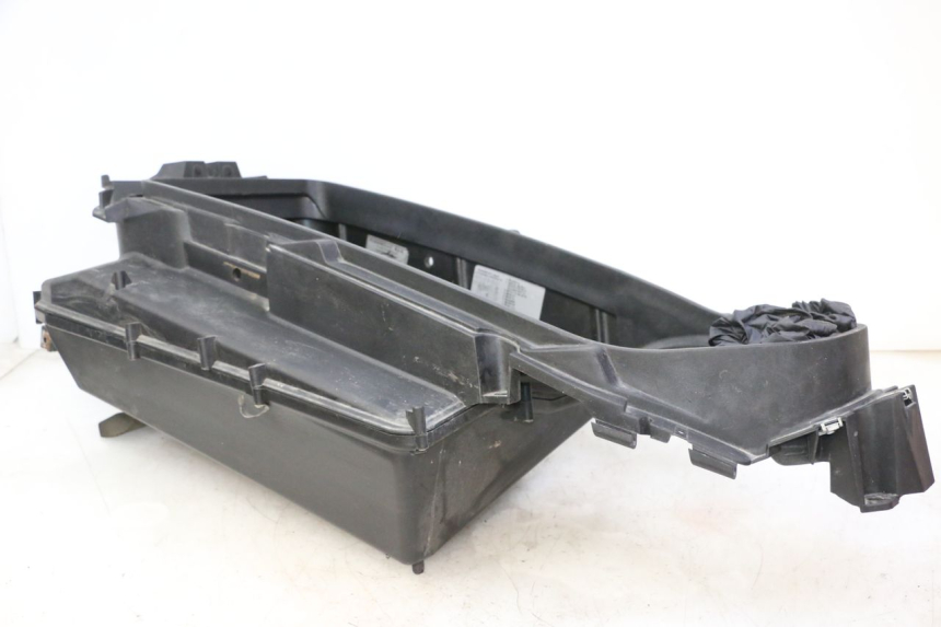 photo de UNDERSEAT STORAGE PIAGGIO X9 EVOLUTION 125 (2003 - 2007) - Alternative perspective