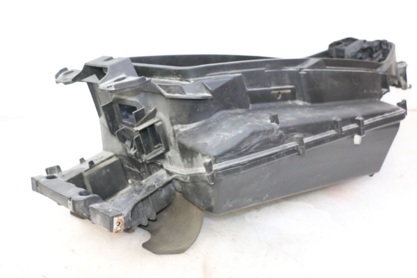photo de UNDERSEAT STORAGE PIAGGIO X9 EVOLUTION 125 (2003 - 2007) - Technical close-up