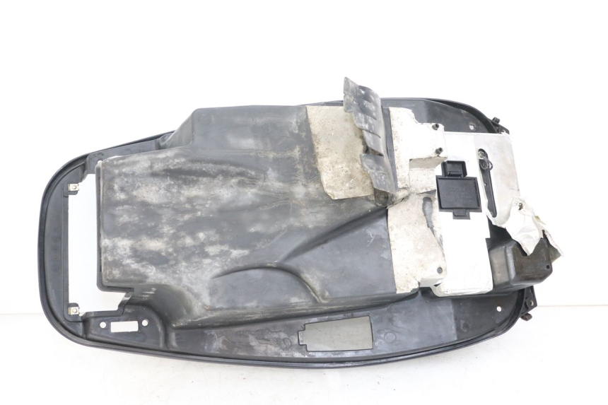 photo de UNDERSEAT STORAGE KYMCO XCITING 250 (2006 - 2009) - Zoom on usage condition
