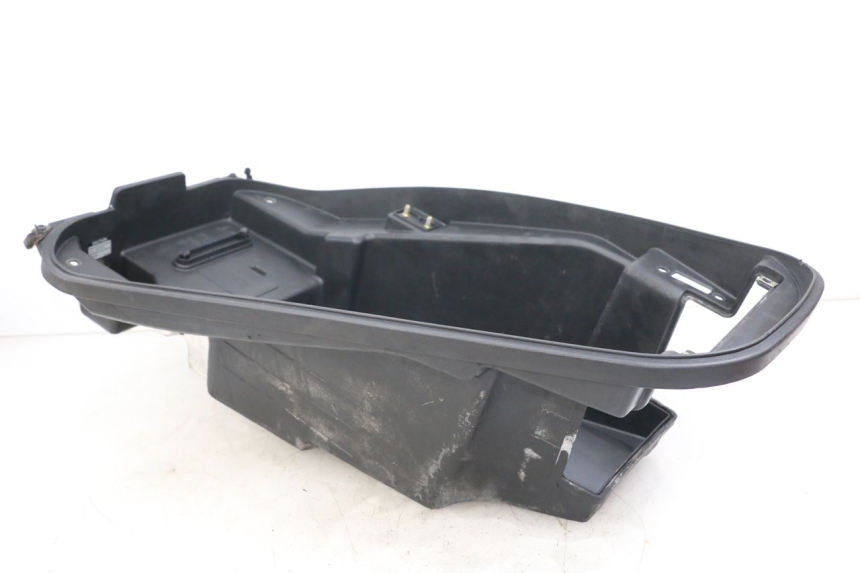 photo de UNDERSEAT STORAGE KYMCO XCITING 250 (2006 - 2009) - Technical close-up