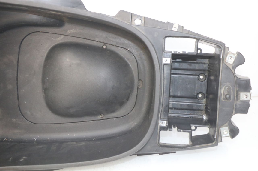 photo de SEAT STORAGE BOX PIAGGIO XEVO - X EVO 125 (2007 - 2017) - Surface and material condition