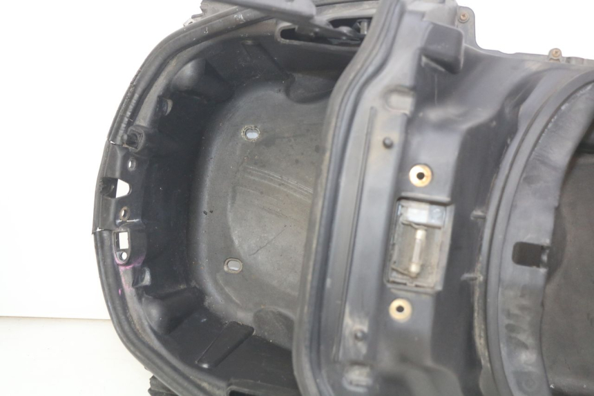 photo de SEAT STORAGE BOX PIAGGIO XEVO - X EVO 125 (2007 - 2017) - Surface and material condition