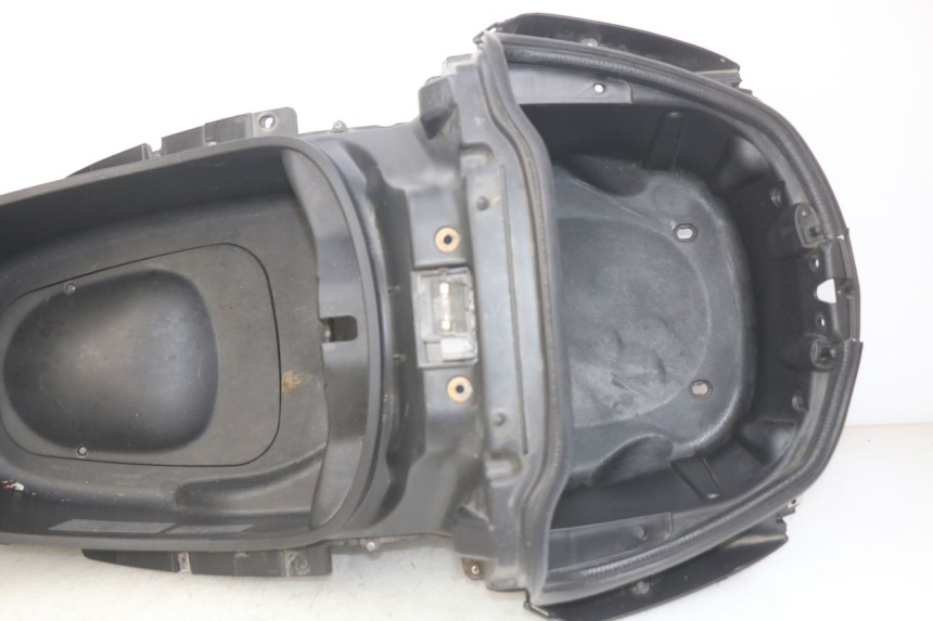 photo de SEAT STORAGE BOX PIAGGIO XEVO - X EVO 125 (2007 - 2017) - Product overview