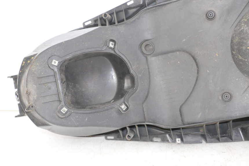 photo de SEAT STORAGE BOX YAMAHA X-MAX XMAX ABS 250 (2010 - 2014) - Fixing points details