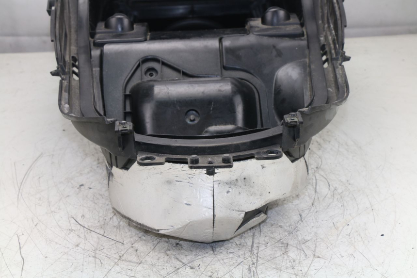 photo de UNDERSEAT STORAGE YAMAHA YP MAJESTY ABS 400 (2007 - 2009) - Technical close-up