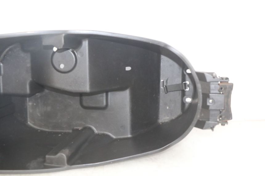 photo de SEAT TRUNK YAMAHA YP MAJESTY 125 (2007 - 2010) - Product overview