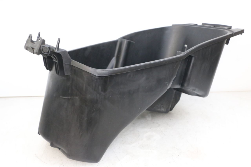 photo de UNDERSEAT STORAGE YAMAHA YP MAJESTY 125 (2002 - 2006) - Technical close-up