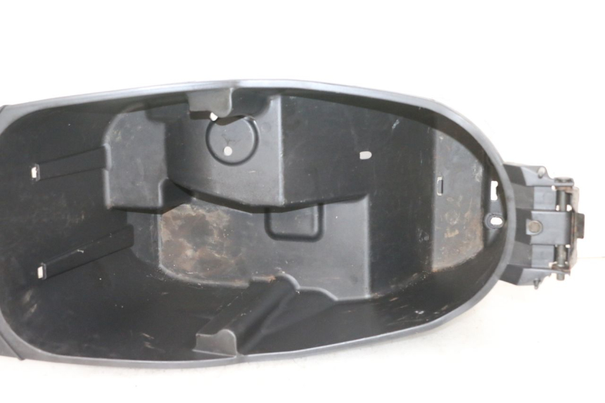 photo de UNDERSEAT STORAGE YAMAHA YP MAJESTY 125 (2002 - 2006) - Markings and original references