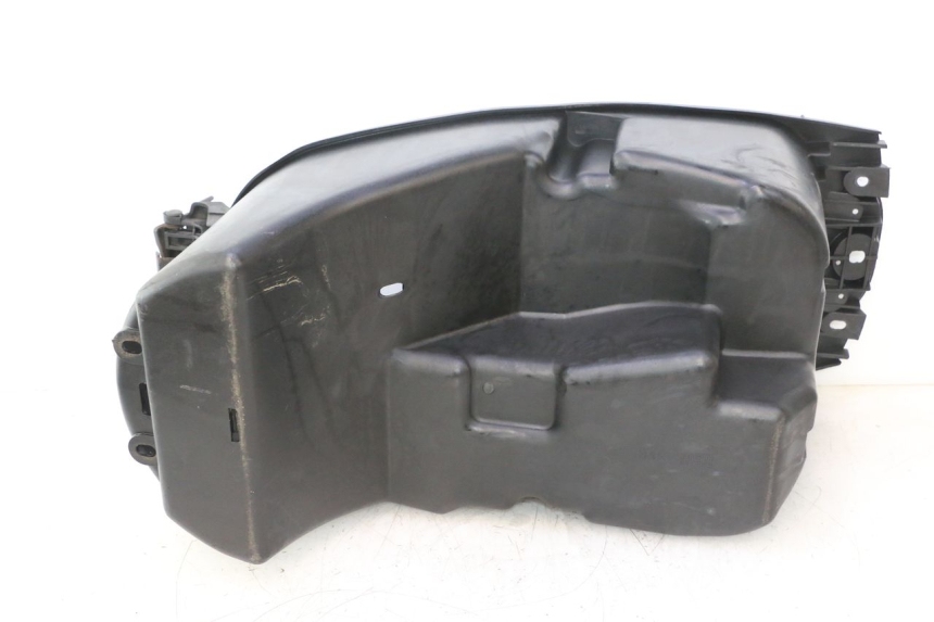 photo de UNDERSEAT STORAGE YAMAHA YP MAJESTY 125 (1998 - 2001) - Zoom on usage condition