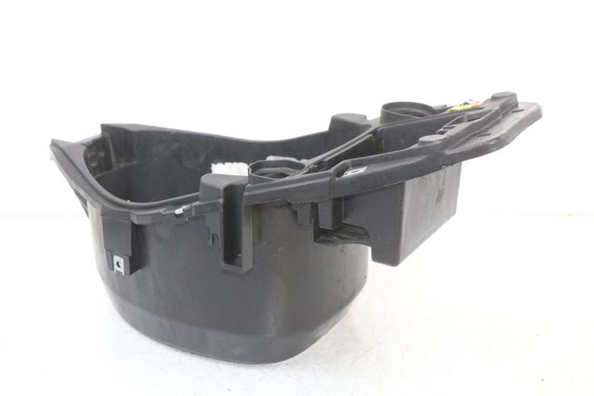 photo de SEAT STORAGE BOX PIAGGIO ZIP 2T 50 (2009 - 2019) - Fixing points details