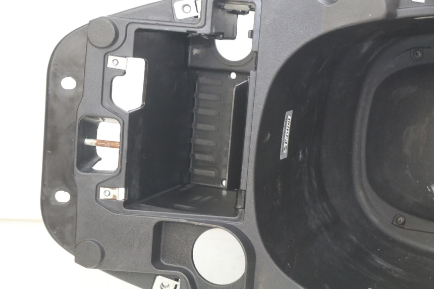 photo de SEAT STORAGE BOX PIAGGIO ZIP 4T 50 (2018 - 2020) - Alternative perspective