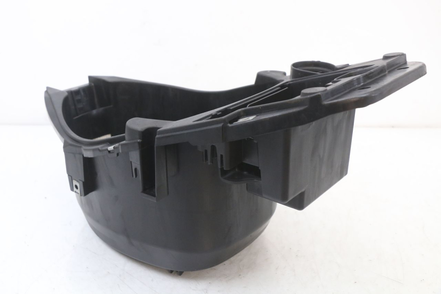 photo de SEAT STORAGE BOX PIAGGIO ZIP 4T 50 (2018 - 2020) - Fixing points details