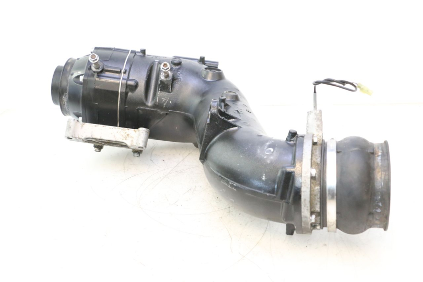 photo de EXHAUST PIPE YAMAHA WAVE RUNNER GP R 1200 (2000 - 2003) - Distinctive features