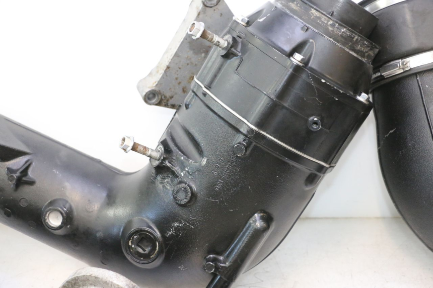 photo de EXHAUST PIPE YAMAHA WAVE RUNNER GP R 1200 (2000 - 2003) - Alternative angle