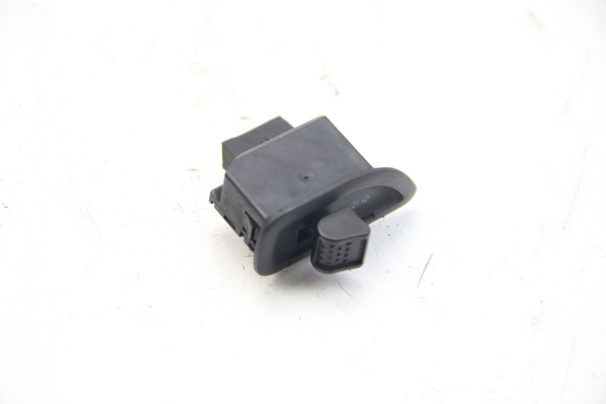 photo de TURN SIGNAL SWITCH PIAGGIO BEVERLY 125 (2010 - 2015) - Alternative perspective