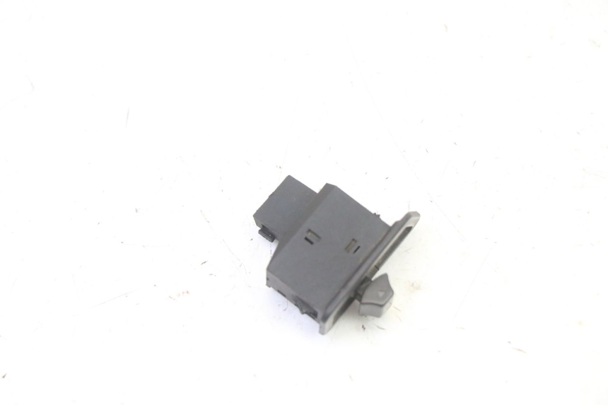 photo de TURN SIGNAL SWITCH TNT MOTOR BOSTON 4T 50 (2018 - 2025) - Zoom on usage condition