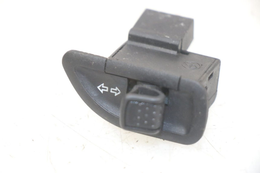 photo de TURN SIGNAL SWITCH PIAGGIO FLY 125 (2005 - 2012) - Main view