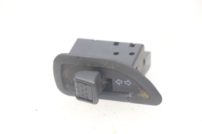 photo de TURN SIGNAL SWITCH PIAGGIO LIBERTY 4T 50 (2004 - 2008) - Main view