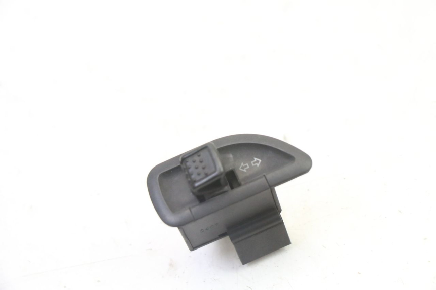 photo de TURN SIGNAL SWITCH PIAGGIO LIBERTY 4T 50 (2009 - 2015) - Main view