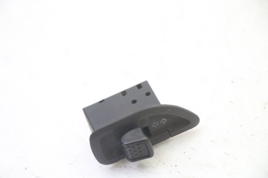 photo de TURN SIGNAL SWITCH PIAGGIO LIBERTY 4T 50 (2009 - 2015) - Component detail