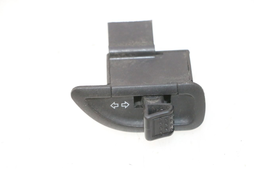 photo de TURN SIGNAL SWITCH PIAGGIO LIBERTY IGET 4T 50 (2015 - 2020) - Main view