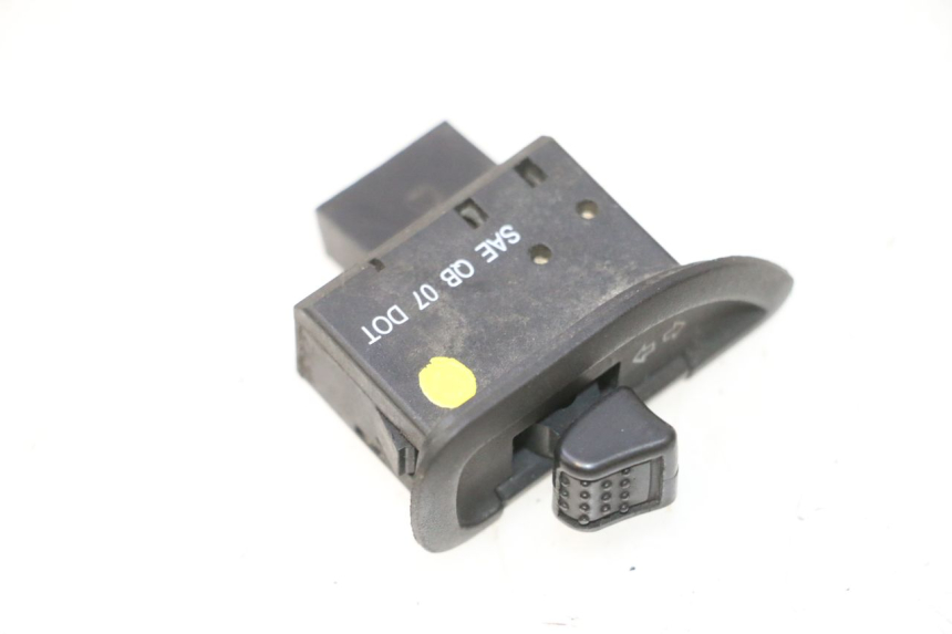 photo de TURN SIGNAL SWITCH PIAGGIO LIBERTY IGET 4T 50 (2015 - 2020) - Zoom on usage condition