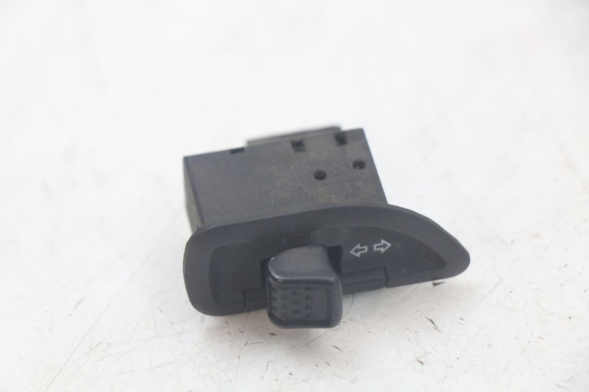 photo de TURN SIGNAL SWITCH PIAGGIO LIBERTY 125 (2009 - 2013) - Component detail