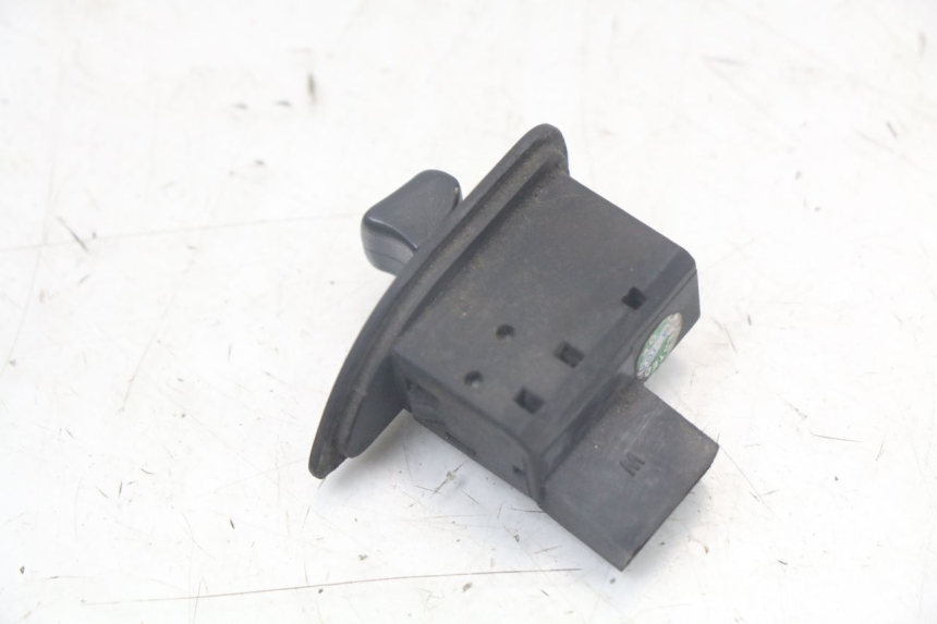 photo de TURN SIGNAL SWITCH PIAGGIO LIBERTY 125 (2009 - 2013) - Zoom on usage condition