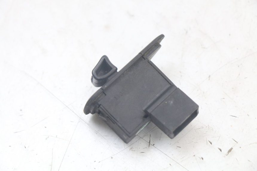 photo de TURN SIGNAL SWITCH PIAGGIO LIBERTY 125 (2009 - 2013) - Alternative perspective