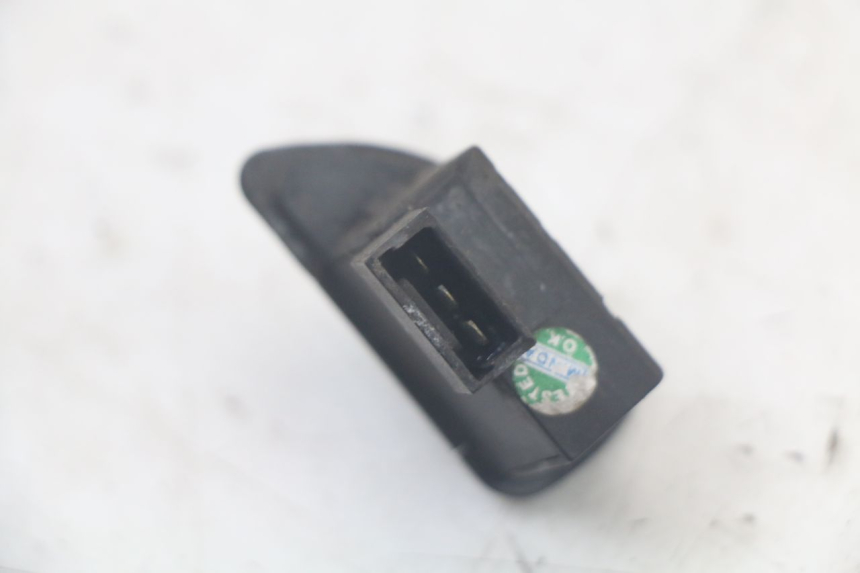 photo de TURN SIGNAL SWITCH PIAGGIO LIBERTY 125 (2009 - 2013) - Technical close-up