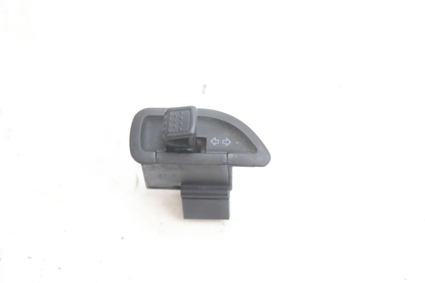 photo de TURN SIGNAL SWITCH PIAGGIO LIBERTY 125 (1998 - 2008) - Main view