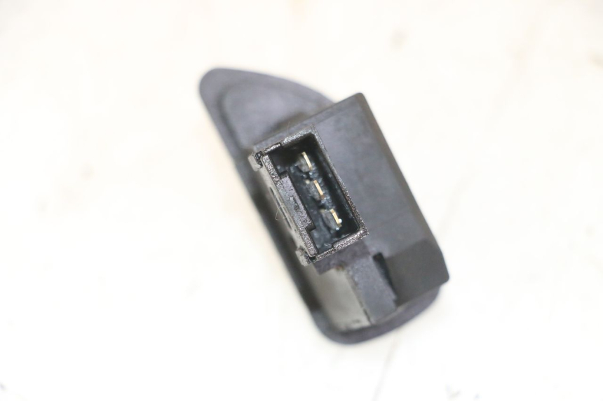 photo de TURN SIGNAL SWITCH PIAGGIO MP3 LT 300 (2010 - 2016) - Zoom on usage condition