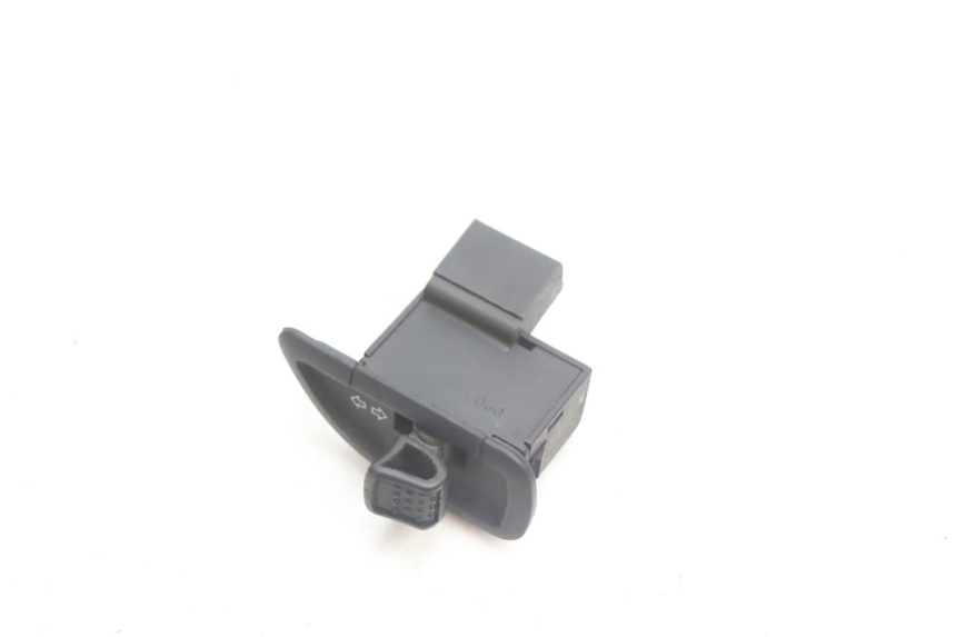 photo de TURN SIGNAL SWITCH PIAGGIO MP3 LT 400 (2007 - 2012) - Zoom on usage condition