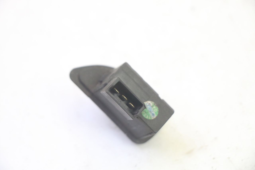 photo de TURN SIGNAL SWITCH PIAGGIO MP3 RL 250 (2006 - 2010) - Alternative perspective