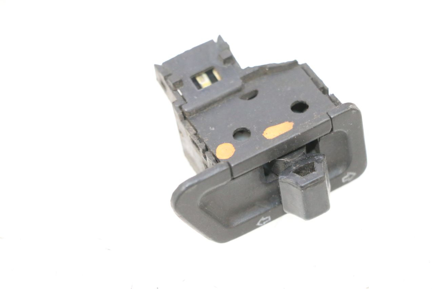 photo de TURN SIGNAL SWITCH SYM ORBIT III 3 4T 50 (2018 - 2021) - Zoom on usage condition