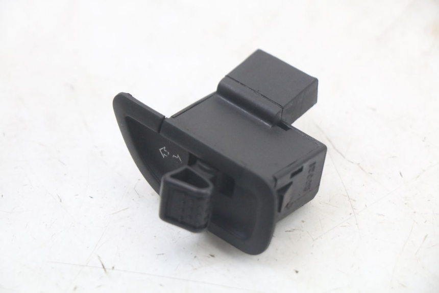 photo de TURN SIGNAL SWITCH PIAGGIO LIBERTY IGET 4T 50 (2021 - 2025) - Component detail
