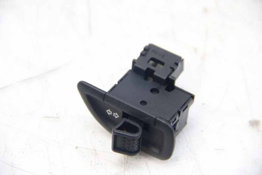 photo de TURN SIGNAL SWITCH GILERA RUNNER SP 50 (2009 - 2017) - Zoom on usage condition