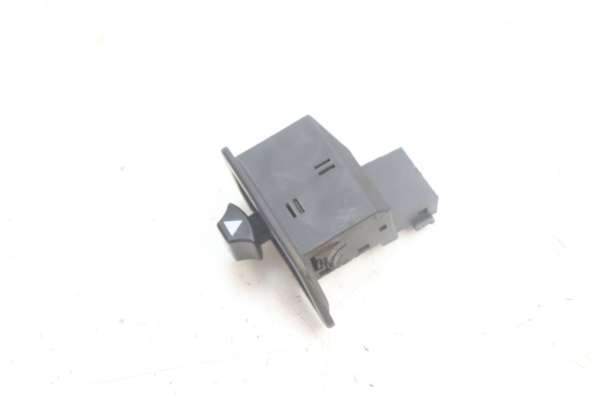 photo de TURN SIGNAL SWITCH JM MOTORS SANTANA EVO 50 (2024 - 2026) - Zoom on usage condition